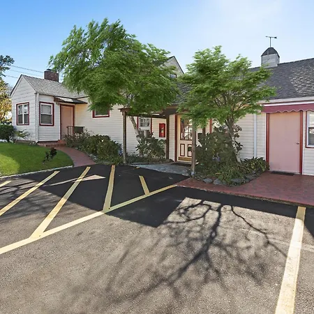 Bay Watch Hotel And Marina Hampton Bays Exterior photo